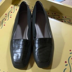 Worthington Datk Green Crocodile-Patterned Loafers